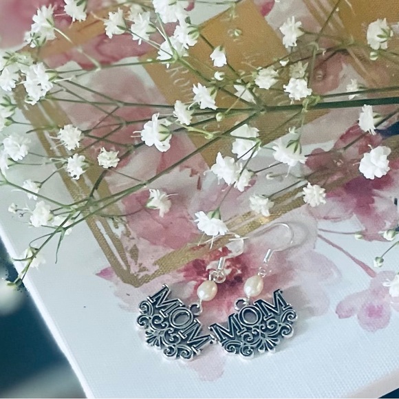 Mother’s Day Gift Freshwater Pearl Earrings - Picture 2 of 3